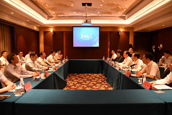 市中區(qū)政府、中國鐵塔山東省分公司、山東三箭集團舉行項目合作簽約儀式